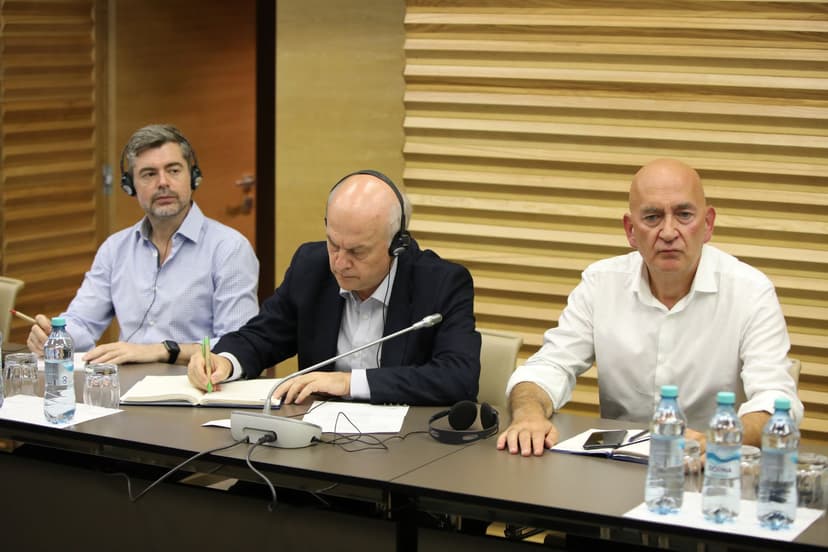 Click to enlarge image foto site comunicat 4.jpg