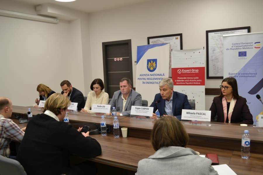 Cum facem ca facturile să nu ne mai ardă la buzunare: problemele consumatorilor de energie, apă și canalizare, discutate la clubul de presă Expert-Grup și ANRE