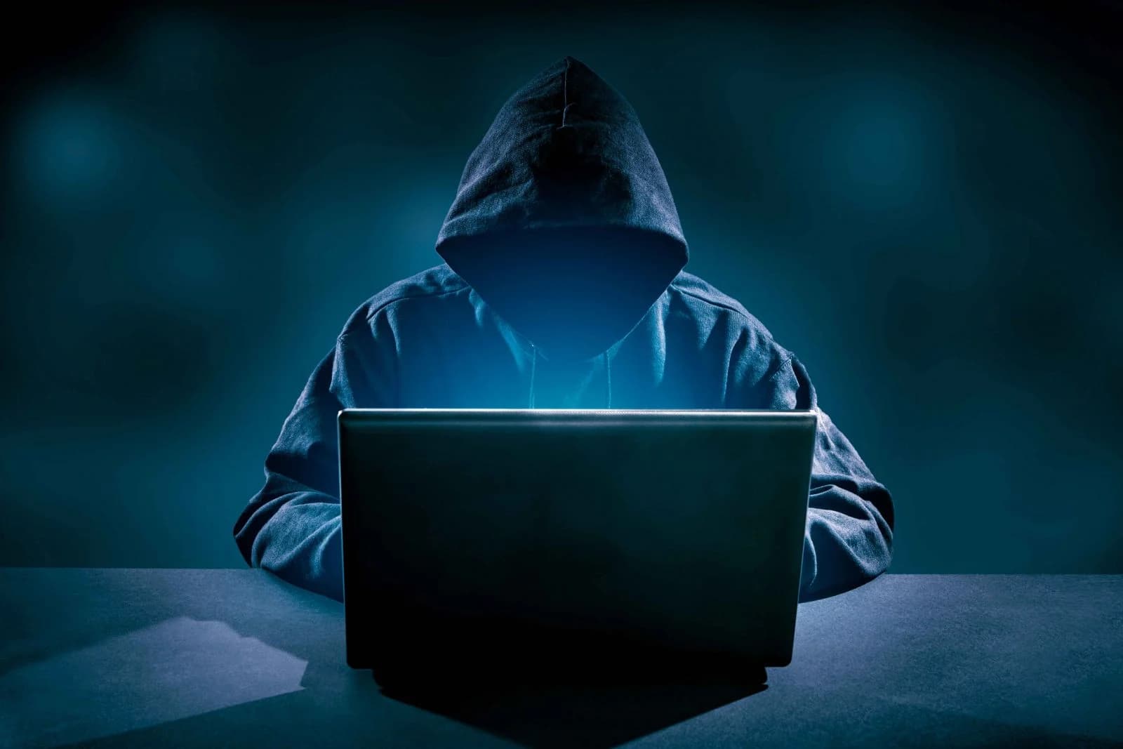 Cum funcționează fraudele de inginerie socială și cum ne protejăm de ele (phishing, vishing, smishing, spoofing etc)